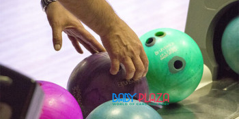 Cách lựa chọn bóng bowling cho người mới tập chơi