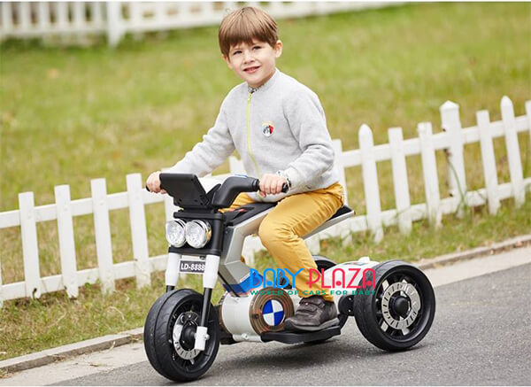 trẻ sử dụng xe máy chạy điện thế nào là an toàn