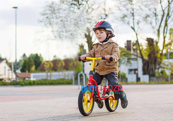 xe đạp - xe cần bằng có phải là sự lựa chọn tốt cho bé tăng động
